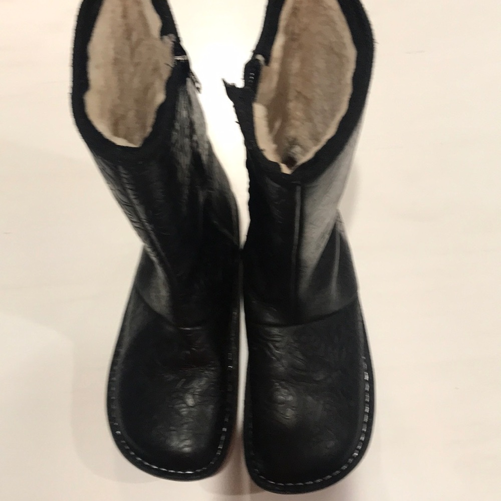 Alegria boots